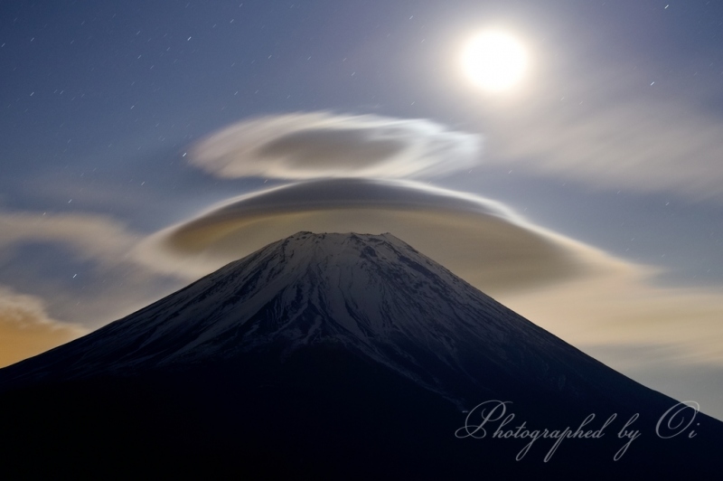 朝霧高原より望む笠雲と富士山