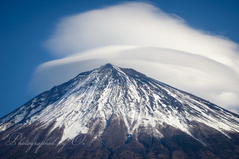 富士宮市より望む笠雲と富士山