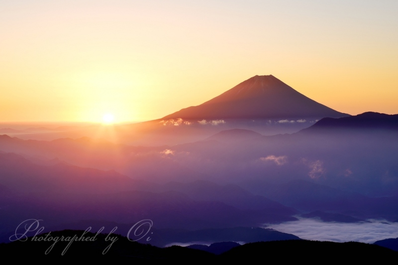富士川町・櫛形山付近より望むご来光と富士山