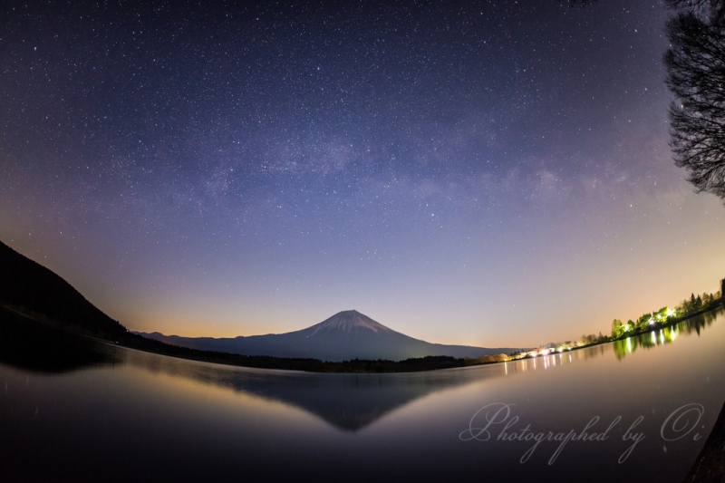 田貫湖より望む夜明けの天の川と富士山