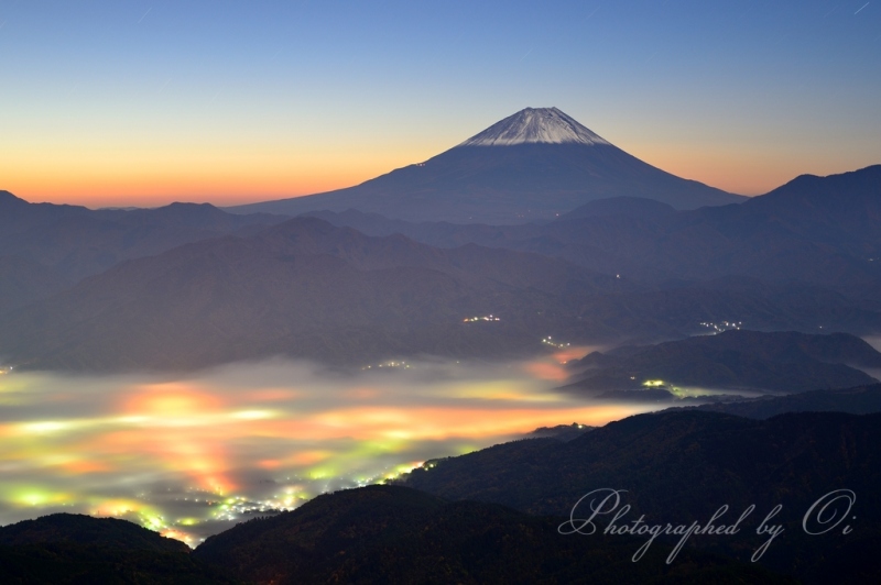 櫛形山林道より望む夜の富士山