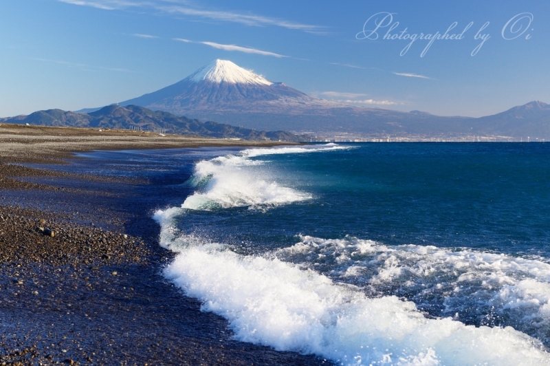 三保の松原より望む富士山の写真