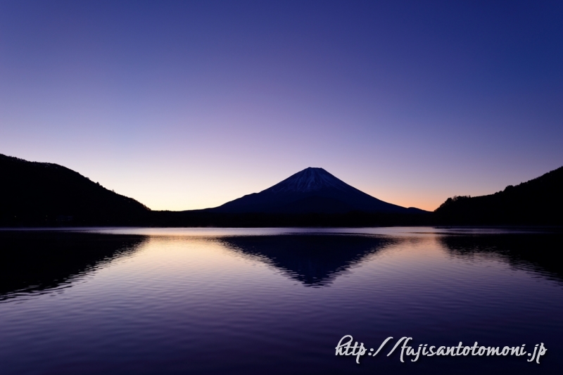 精進湖から望む富士山／Photo by 富士山写真家 オイ