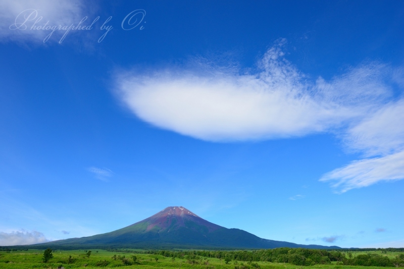 梨ヶ原にて富士山と吊るし雲の写真を撮影