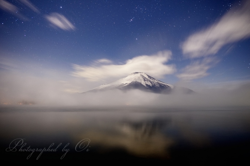 山中湖より望む笠雲と富士山