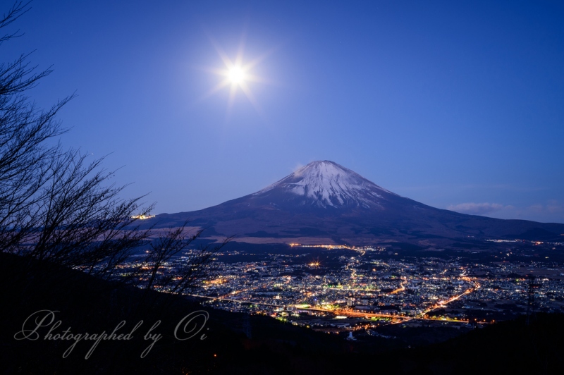 乙女峠より望む富士山と夜景