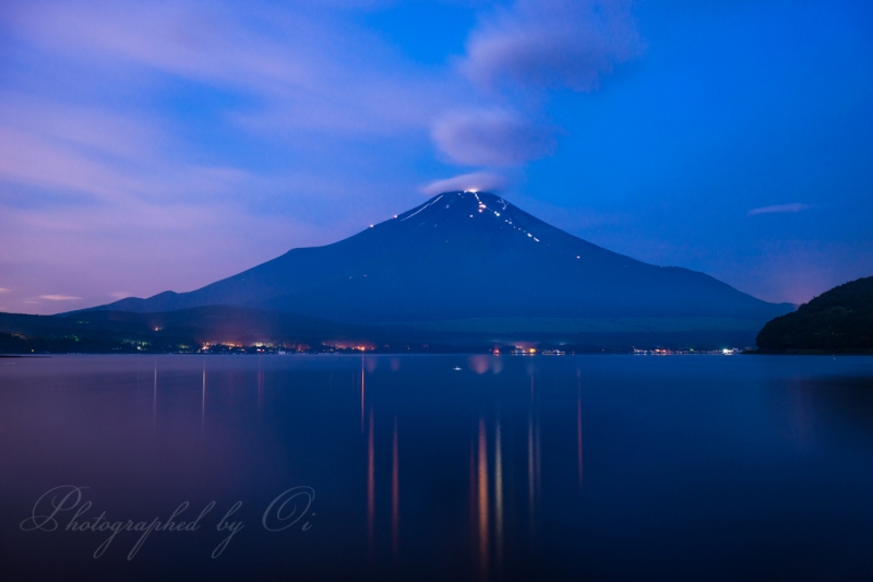 山中湖より望む夜明けの富士山