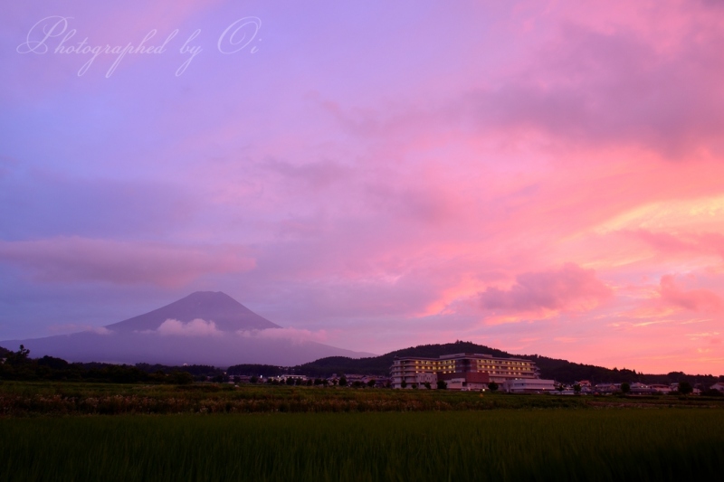 農村公園より富士山と逆走台風接近の夕焼けの写真