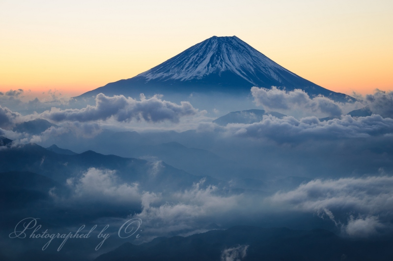 櫛形山より望む雲海と富士山