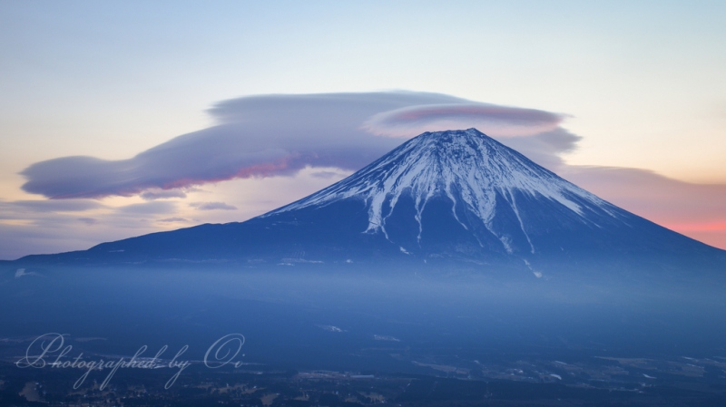 朝霧高原より望む笠雲と富士山