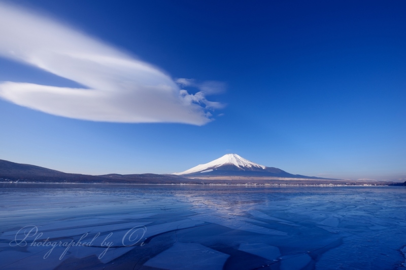 山中湖より望む富士山と吊し雲