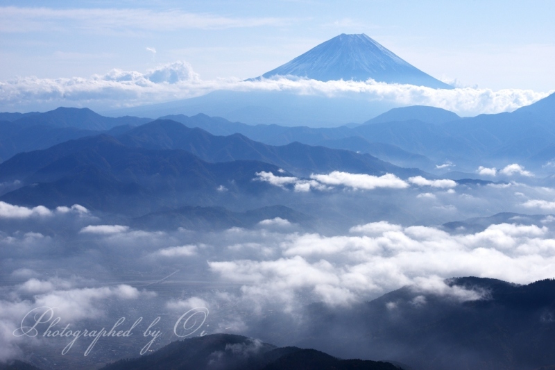 櫛形山より望む富士山と雲海