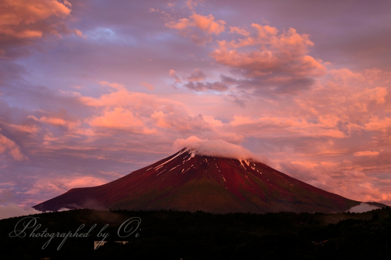 山中湖より望む赤富士