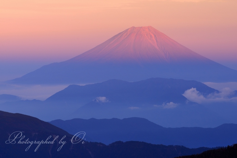 南アルプス小河内岳より望む赤富士