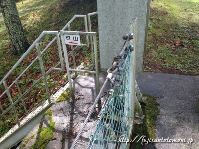 奈良田吊り橋の笹山登山口案内板