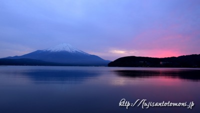 山中湖より望む夕焼けと富士山