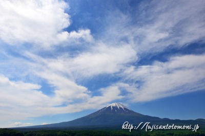 鳴沢村より望む富士山