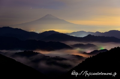 清水区吉原より望む雲海と富士山