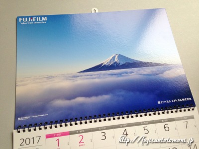 富士フイルムメディカル 2017年カレンダー 雲海に浮かぶ富士／Photo by 富士山写真家 オイ
