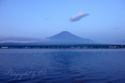 山中湖より望む吊るし雲と富士山
