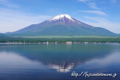山中湖より望む初夏の富士山
