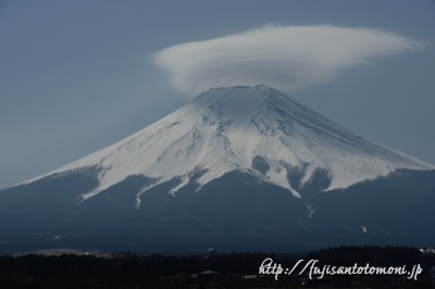 笠雲と富士山　農村公園から