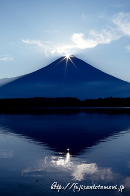 田貫湖より望む8月のダイヤモンド富士