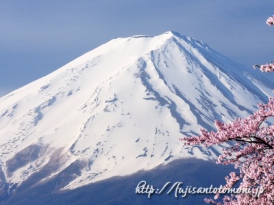 4月の富士山（河口湖より撮影）