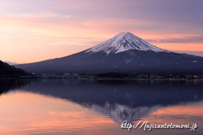 河口湖より望む朝焼けと富士山