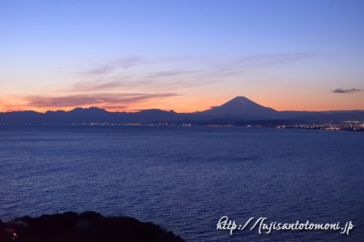 江の島シーキャンドルより望む富士山／Photo by 富士山写真家 オイ