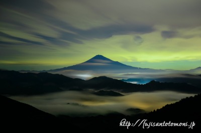 清水吉原より望む雲海と富士山夜景