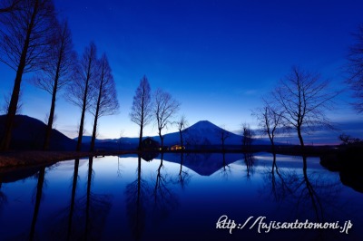 ふもとっぱらの夜明けの富士山