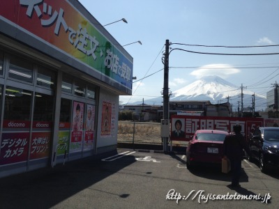 カメラのキタムラ富士吉田店から見る富士山
