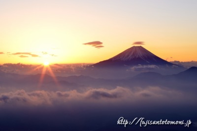 櫛形山より望む雲海と富士山とご来光