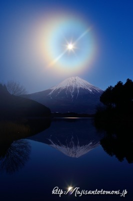 田貫湖より望む富士山と月
