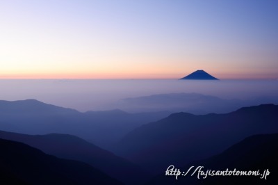 北岳から望む夜明けお富士山