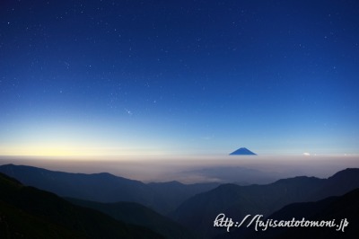 北岳から望む富士山と星空