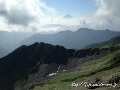 中白根山―間ノ岳稜線から望む富士山
