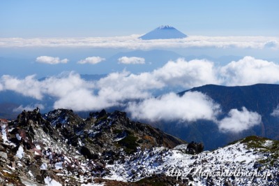 悪沢岳より望む雲海と富士山