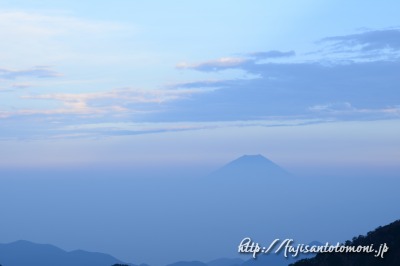 農鳥小屋から望む富士山の夕景