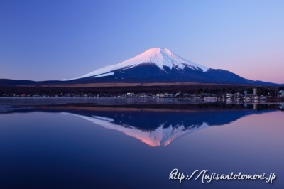 山中湖より望む紅富士と逆さ富士