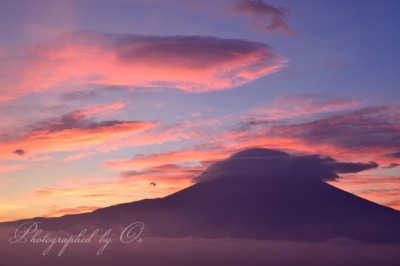 朝霧高原より望む朝焼けと富士山
