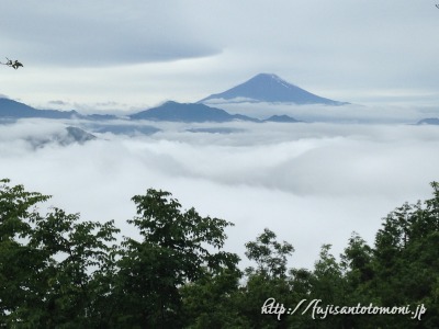 百蔵山から雲海と富士山