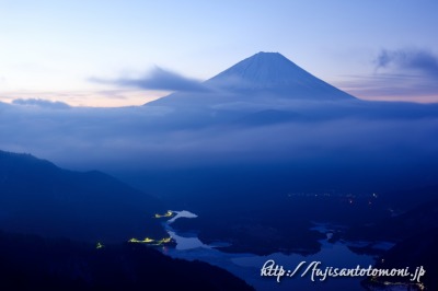 精進峠の雲海と富士山