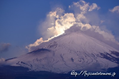 御殿場市より望む月の入りと富士山