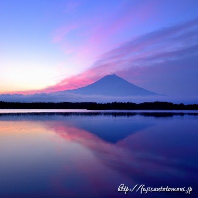 田貫湖より望む朝焼けと富士山