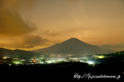 富士岬平から望む富士山と夜景