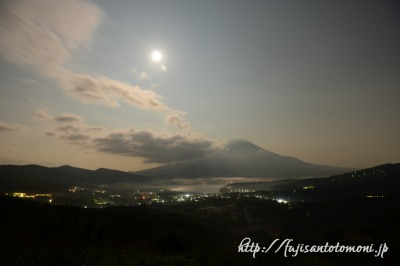 富士岬平から望む山中湖と富士山
