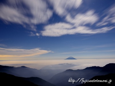 南アルプス・北岳から望む雲海と富士山