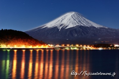 河口湖大橋と富士山の夜景